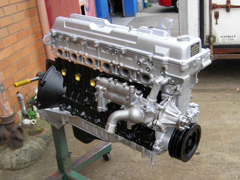 Toyota Landcruiser 4.5L Engine. {1FZ-FE}.