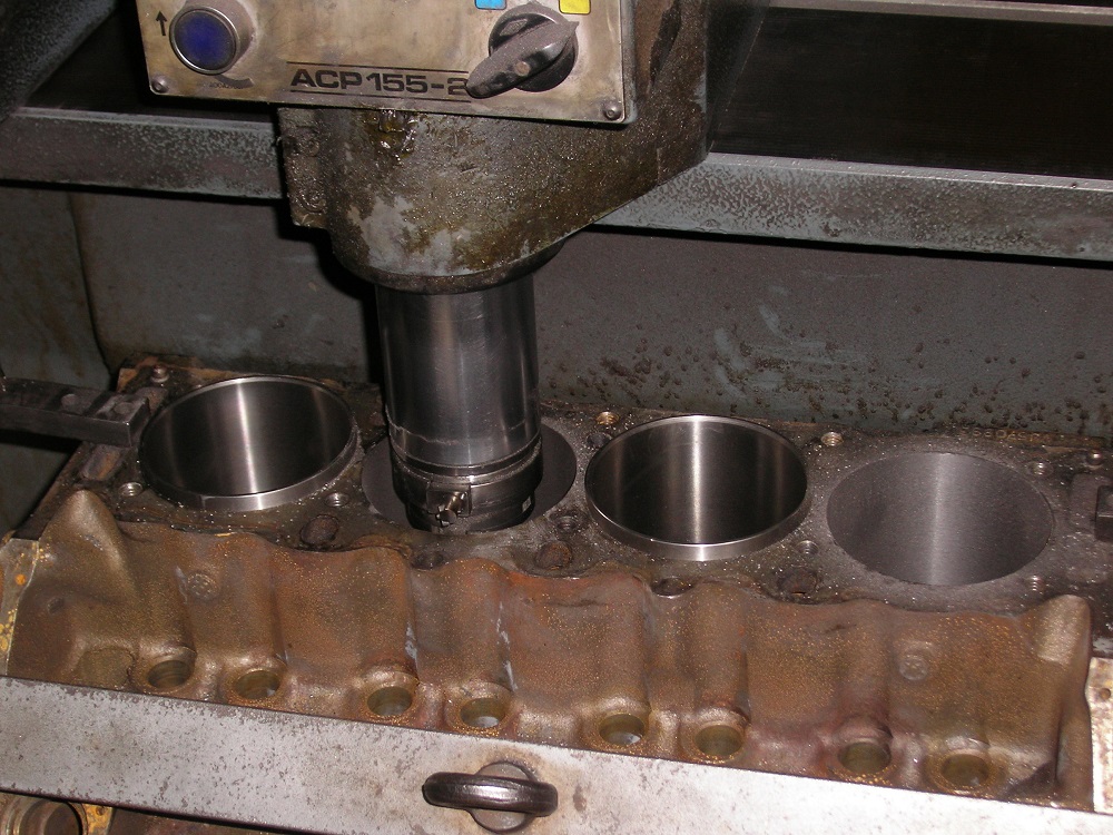 Boring Holden 308 Block for Sleeves. Note the Two Sleeves Already Fitted. [Engine Machining].