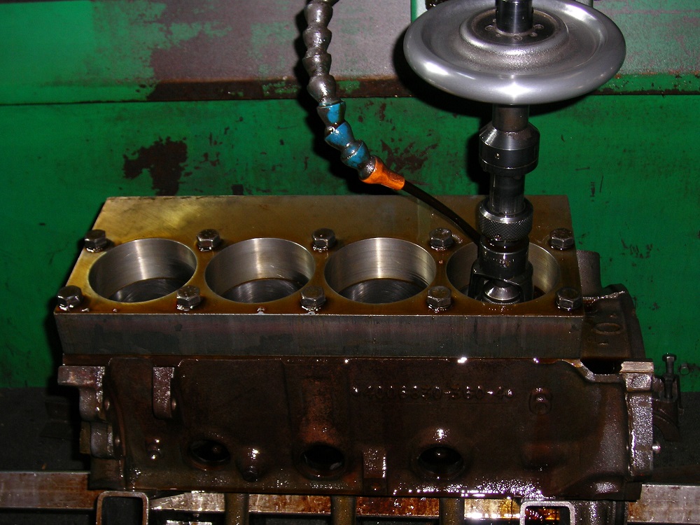 Chrysler Small Block being Torque Plate Honed.