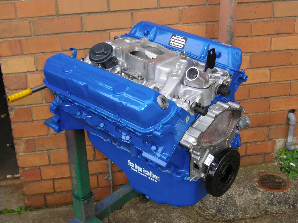 Holden 253 Blue Motor Reconditioned with LPG Heads and some Accessories Fitted.