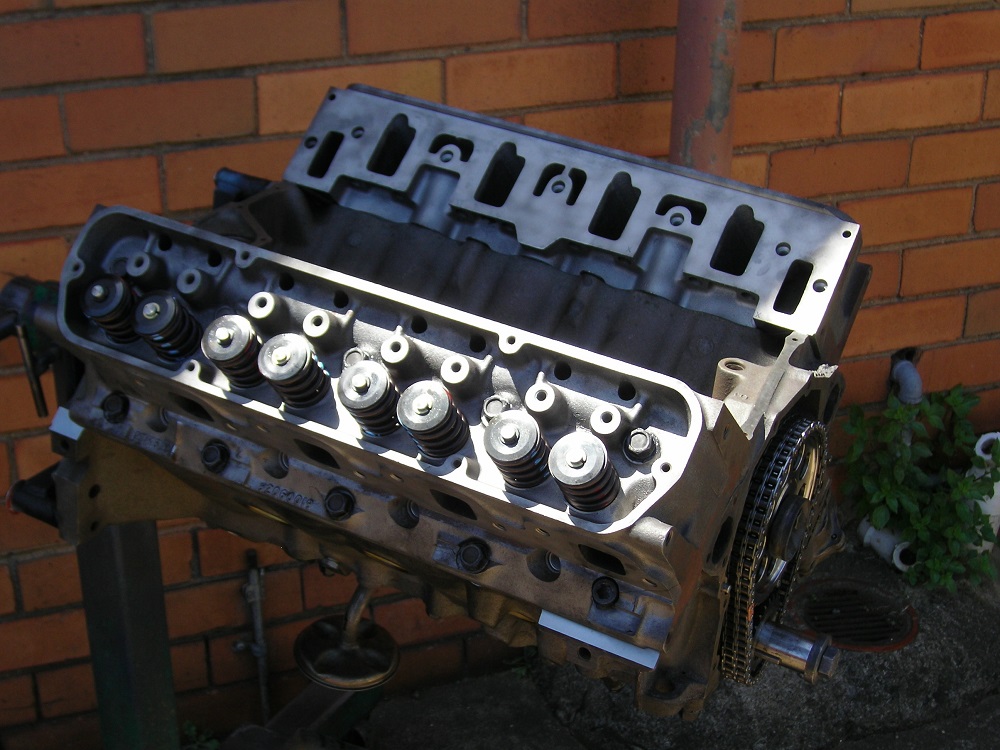 Holden 355 Short motor with VN Heads Fitted.